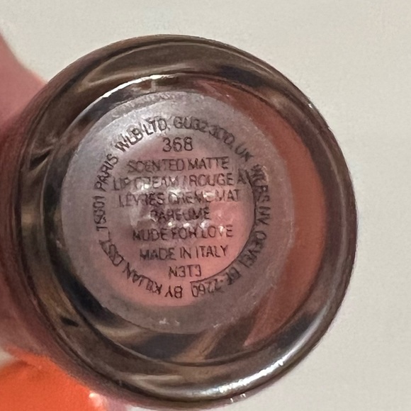 Kilian liquid lipstick, Ultra Matte Nude in color 368 - Picture 4 of 7